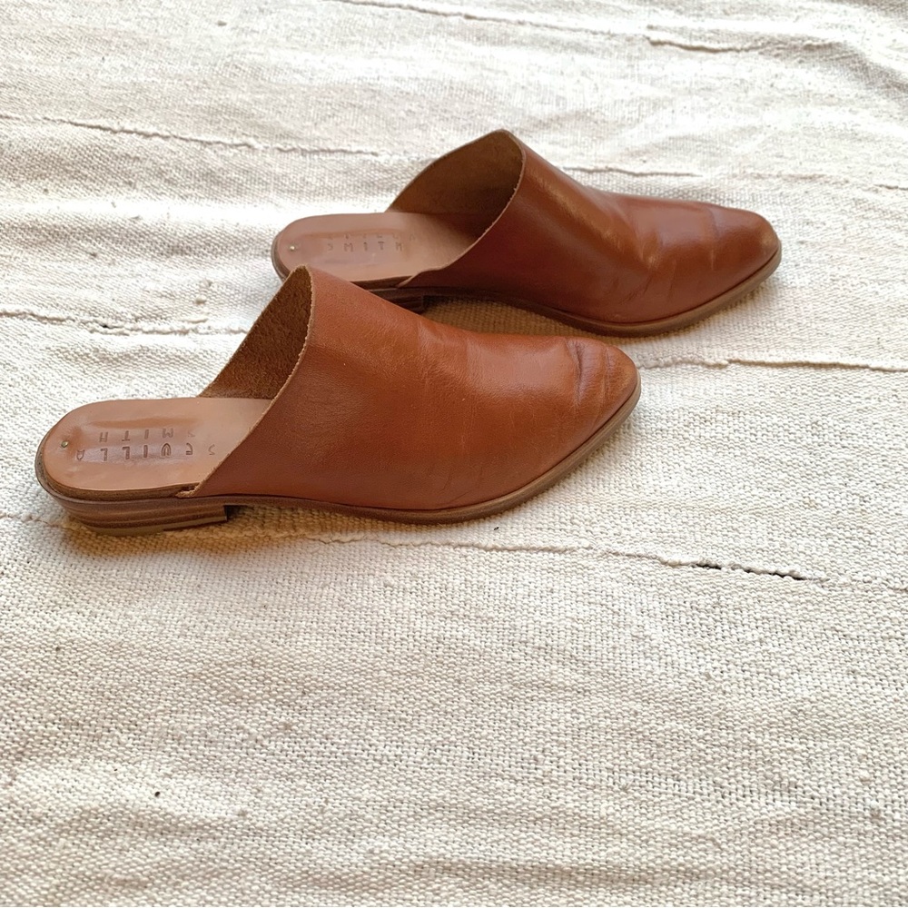 Minimal Leather Slides